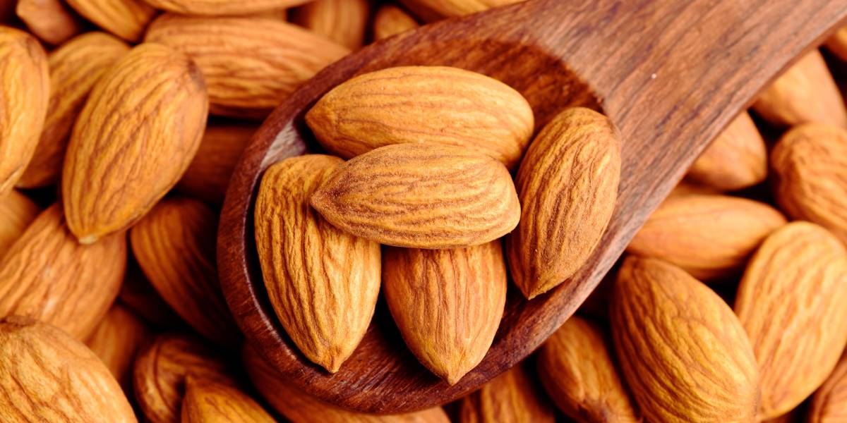 serving size of almonds